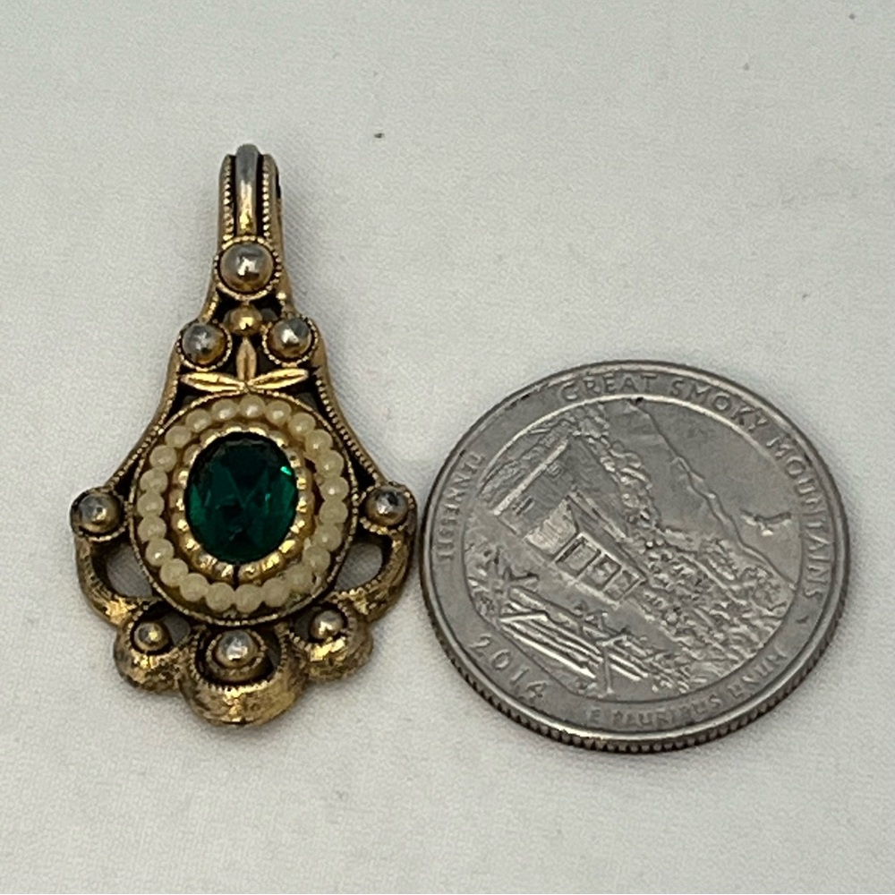 Vintage 1976 Avon Versailles Green Rhinestone Necklace Pendant - Picture 15 of 16
